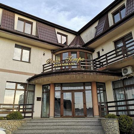 Passa Tempo Hotell Suceava Exteriör bild