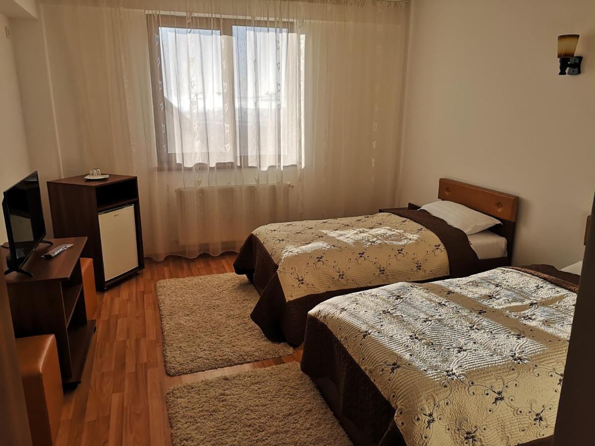 Passa Tempo Hotell Suceava Exteriör bild