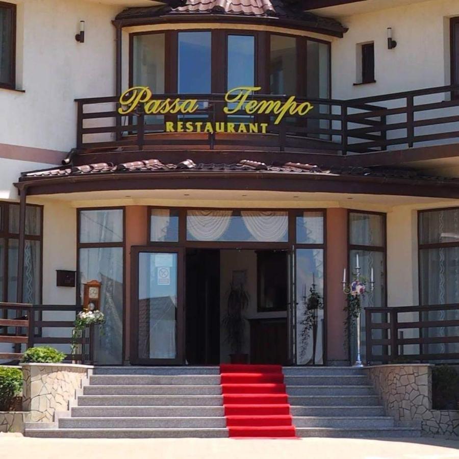Passa Tempo Hotell Suceava Exteriör bild