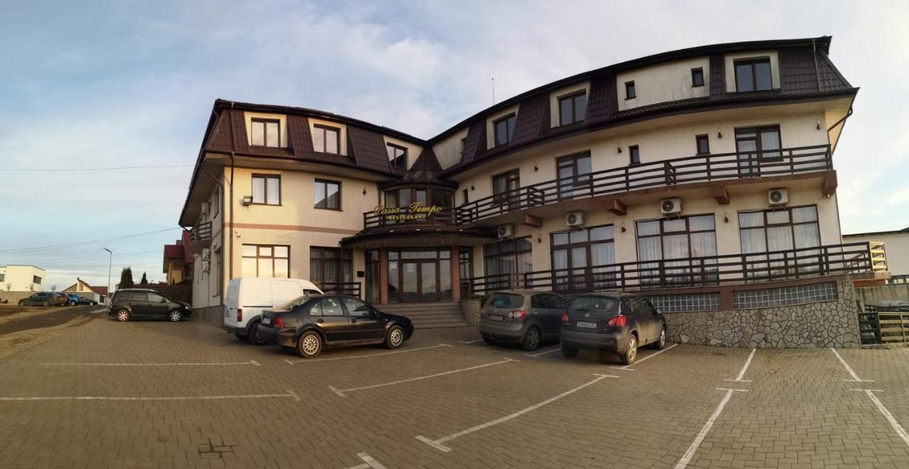 Passa Tempo Hotell Suceava Exteriör bild