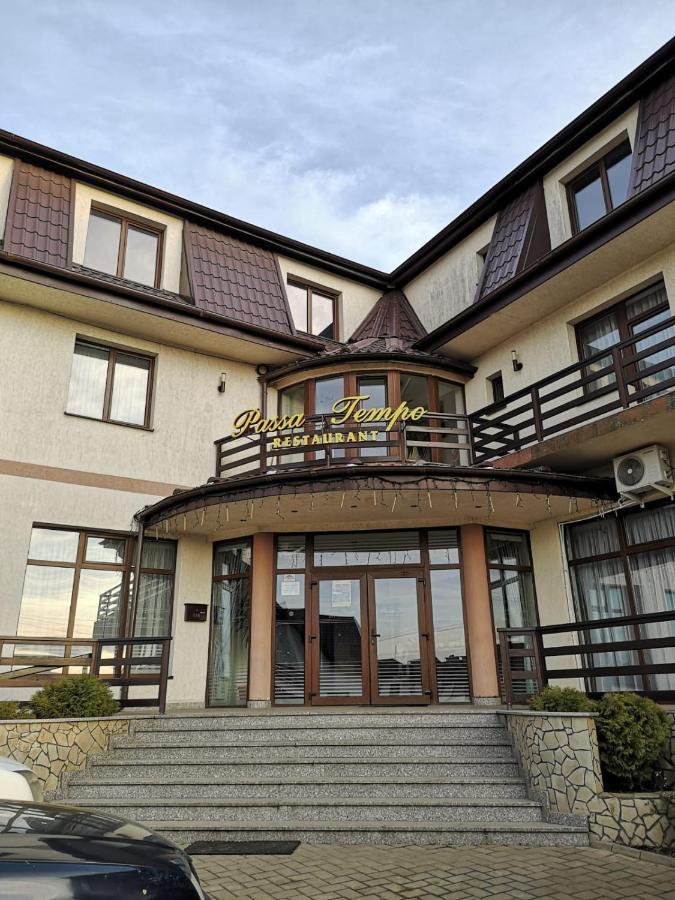 Passa Tempo Hotell Suceava Exteriör bild