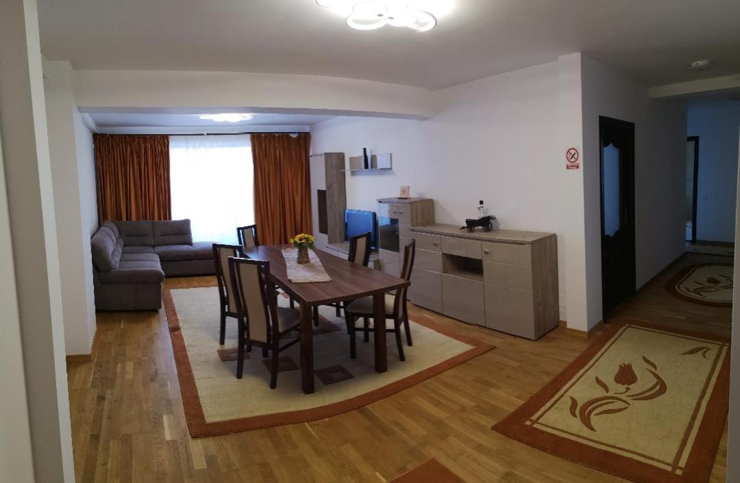 Passa Tempo Hotell Suceava Exteriör bild