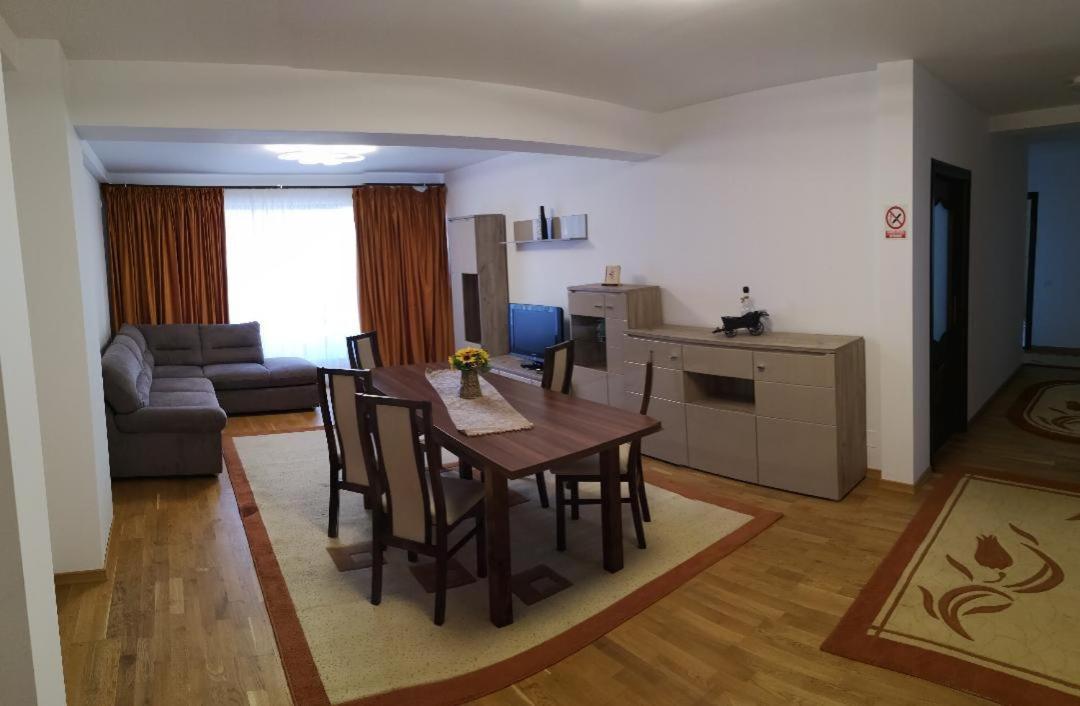 Passa Tempo Hotell Suceava Exteriör bild